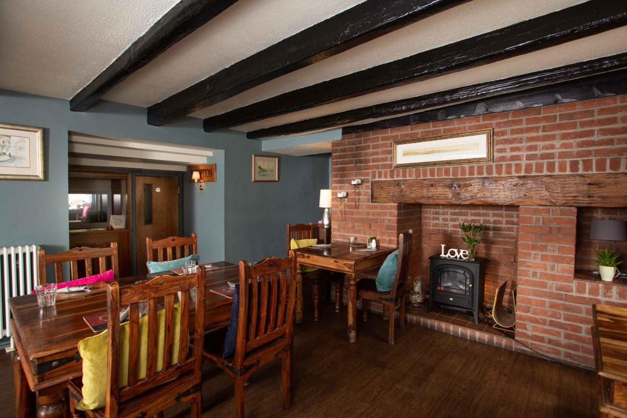 Queens Head Hotel Berwick Upon Tweed ภายนอก รูปภาพ